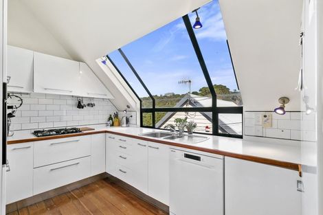 Photo of property in 10 Barton Terrace, Thorndon, Wellington, 6011