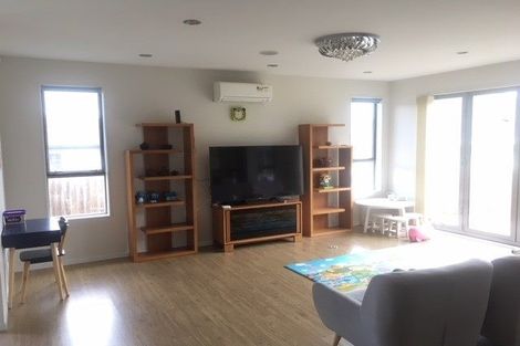 Photo of property in 235b Great North Road, Henderson, Auckland, 0612