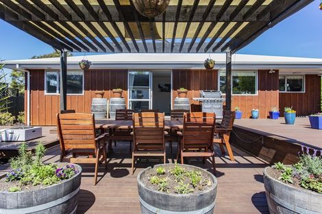 Photo of property in 32 Park Terrace, Waikuku Beach, 7473