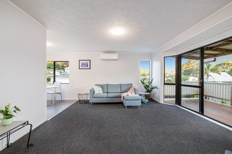 Photo of property in 14 Alidade Place, Massey, Auckland, 0614