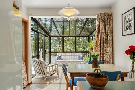 Photo of property in 9 Onedin Place, Titirangi, Auckland, 0604