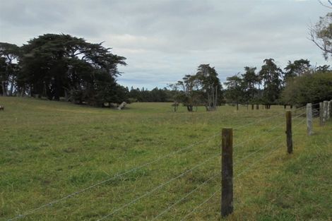 Photo of property in 691 Waitakere Road, Kumeu, 0891