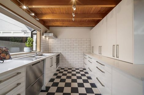 Photo of property in 91 Manhattan Heights, Glendene, Auckland, 0602