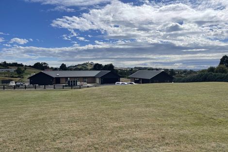 Photo of property in 17 Lochinvar Lane, Acacia Bay, 3385