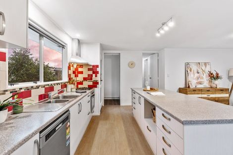 Photo of property in 10 Beauchamp Drive, Massey, Auckland, 0614