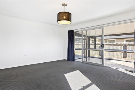Photo of property in 1/37 Queenspark Drive, Parklands, Christchurch, 8083
