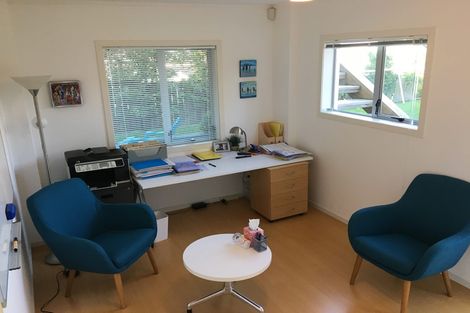 Photo of property in 31a Forrest Hill Road, Milford, Auckland, 0620