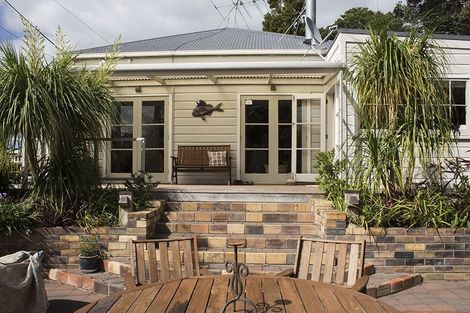 Photo of property in 122 Beach Road, Onerahi, Whangarei, 0110