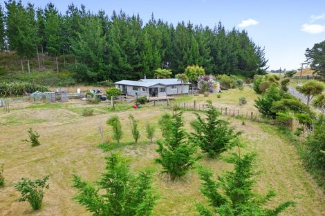Photo of property in 577 Waikawa Beach Road, Waikawa Beach, Levin, 5573