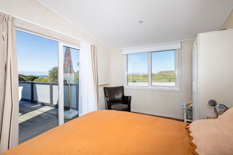 Photo of property in 3 Harapaki Road, Riversdale Beach, Masterton, 5872