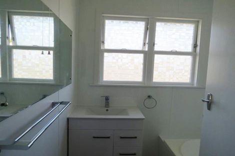 Photo of property in 19 Huatoki Street, Vogeltown, New Plymouth, 4310