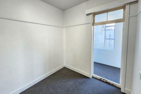 Photo of property in Devonport Apartments, 25/127 Saint Aubyn Street, New Plymouth, 4310