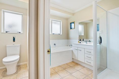 Photo of property in 27 Riverstone Road, Te Atatu Peninsula, Auckland, 0610