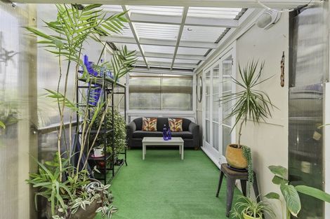 Photo of property in 1/27 Tui Glen Road, Birkenhead, Auckland, 0626