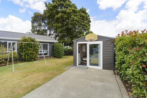 Photo of property in 97 Hillcrest Drive, Kelvin Grove, Palmerston North, 4414