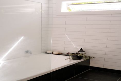 Photo of property in 41 Warner Park Avenue, Laingholm, Auckland, 0604