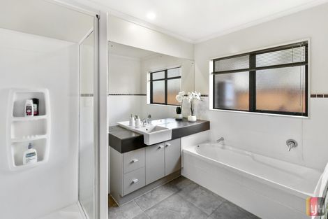 Photo of property in 13 Girvan Terrace, Wattle Downs, Auckland, 2103