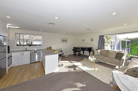 Photo of property in 32 Charnwood Crescent, Bishopdale, Christchurch, 8051