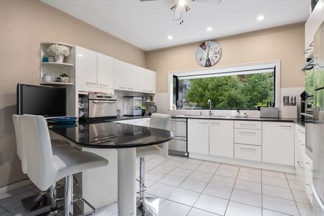 Photo of property in 28 Penguin Drive, Murrays Bay, Auckland, 0630