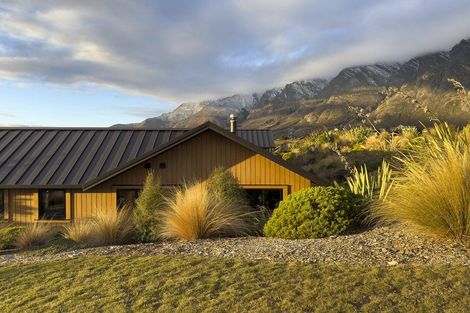 Photo of property in 6a Kinross Lane, Jacks Point, Queenstown, 9371