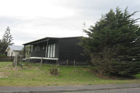 Photo of property in 4 Takitimu Street, Waitarere Beach, Levin, 5510
