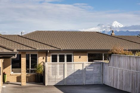 Photo of property in 2/37 Wallace Place, Westown, New Plymouth, 4310