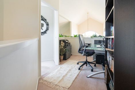 Photo of property in 2 Derry Hill, Churton Park, Wellington, 6037