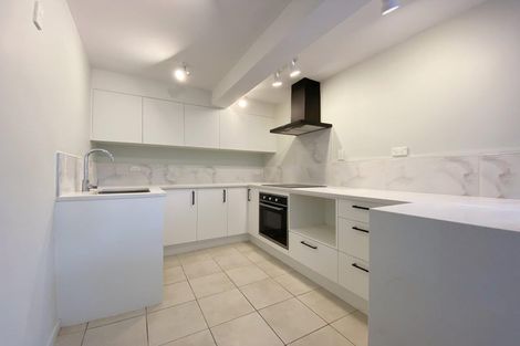 Photo of property in 13 Halcombe Place, Green Bay, Auckland, 0604