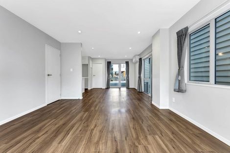 Photo of property in 5 Tahingamanu Road, Hobsonville, Auckland, 0616