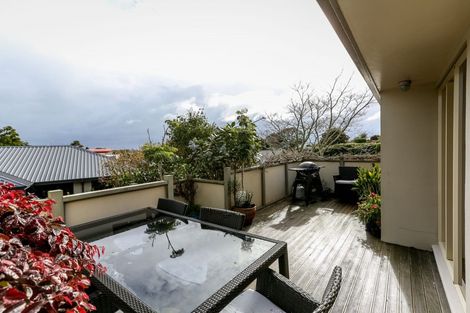 Photo of property in 1 Orlando Close, Frankleigh Park, New Plymouth, 4310