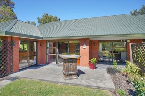 Photo of property in 2 Woodfield Place, Woodend, 7610