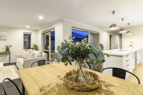 Photo of property in 18 Harding Drive, Papamoa Beach, Papamoa, 3118