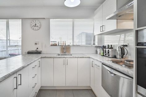 Photo of property in 1/410 Avenue Road West, Hastings, 4122