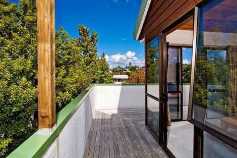 Photo of property in 4 Oystergrove Road, West Harbour, Auckland, 0618