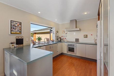 Photo of property in 6 Queens Road, Waikanae Beach, Waikanae, 5036