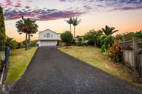 Photo of property in 32 Cherub Place, West Harbour, Auckland, 0618