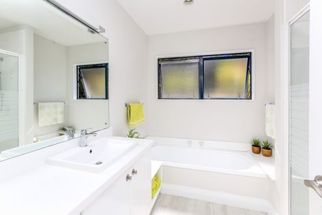 Photo of property in 117 Mangorei Road, Merrilands, New Plymouth, 4312