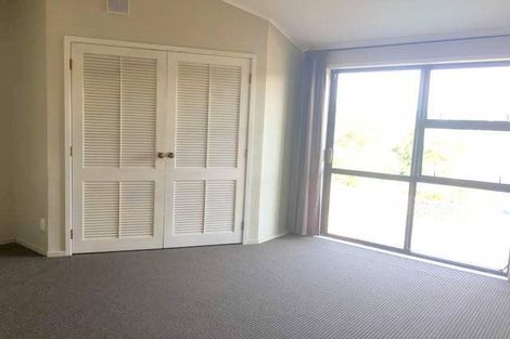 Photo of property in 4 Landsberg Way, Windsor Park, Auckland, 0632