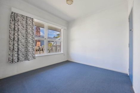 Photo of property in 1/6 Hillcrest Avenue, Hillcrest, Auckland, 0627