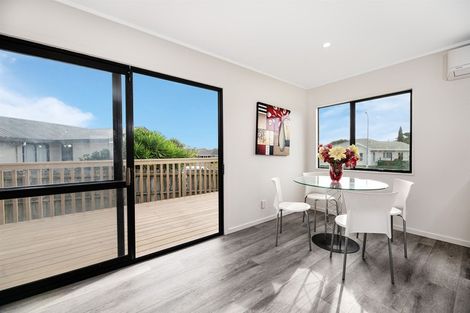 Photo of property in 2/24 Bernina Place, Weymouth, Auckland, 2103