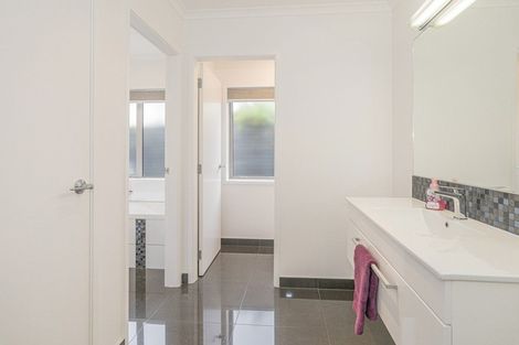 Photo of property in 18 Roseberry Place, Whitianga, 3510