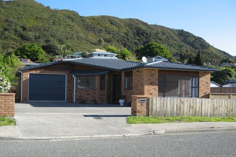 Photo of property in 12 Canterbury Street, Picton, 7220