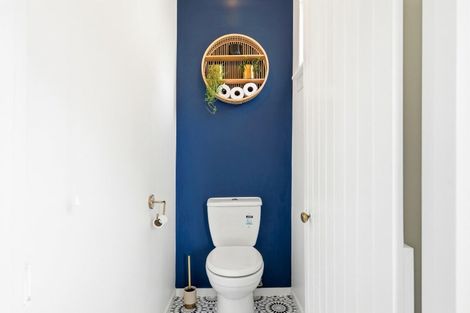 Photo of property in 18 Parsons Street, Saint Johns Hill, Whanganui, 4501