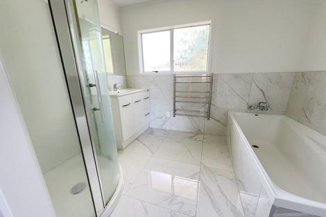 Photo of property in 17 Sumich Place, West Harbour, Auckland, 0618