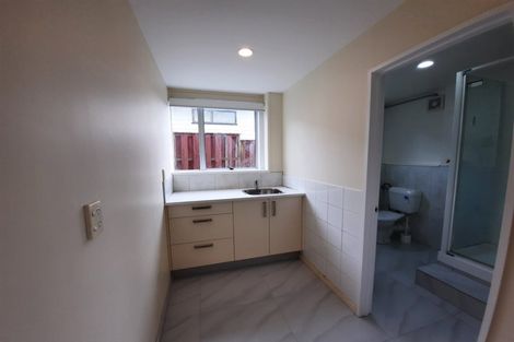 Photo of property in 23 Cairngorm Place, Highland Park, Auckland, 2010