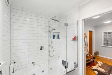 Photo of property in 160 Wellington Road, Paekakariki, 5034