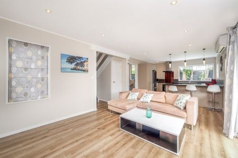 Photo of property in 2/9 Imogene Way, Half Moon Bay, Auckland, 2012