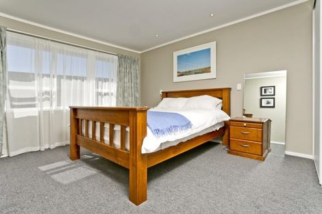 Photo of property in 13 Brigantine Drive, Beach Haven, Auckland, 0626