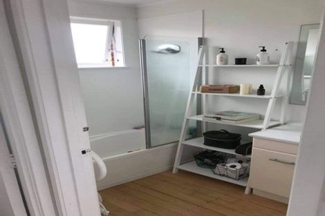 Photo of property in 1/20 Penning Road, Castor Bay, Auckland, 0620