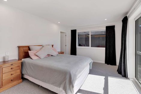 Photo of property in 1 Corsica Court, Fitzherbert, Palmerston North, 4410